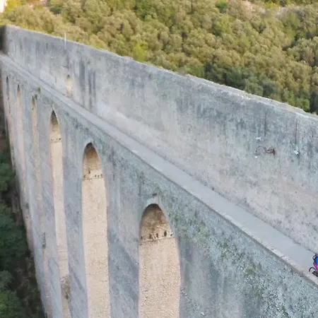 Athena فندق سبوليتو